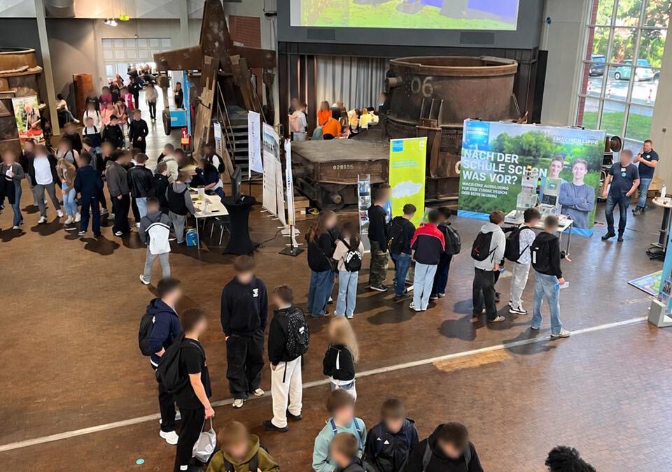 Die Oberstufe besucht die Berufsmesse JobVille